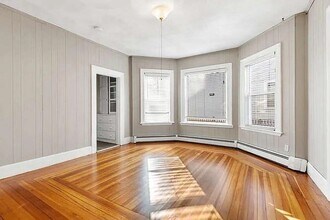 46 Quincy St in Medford, MA - Foto de edificio - Building Photo