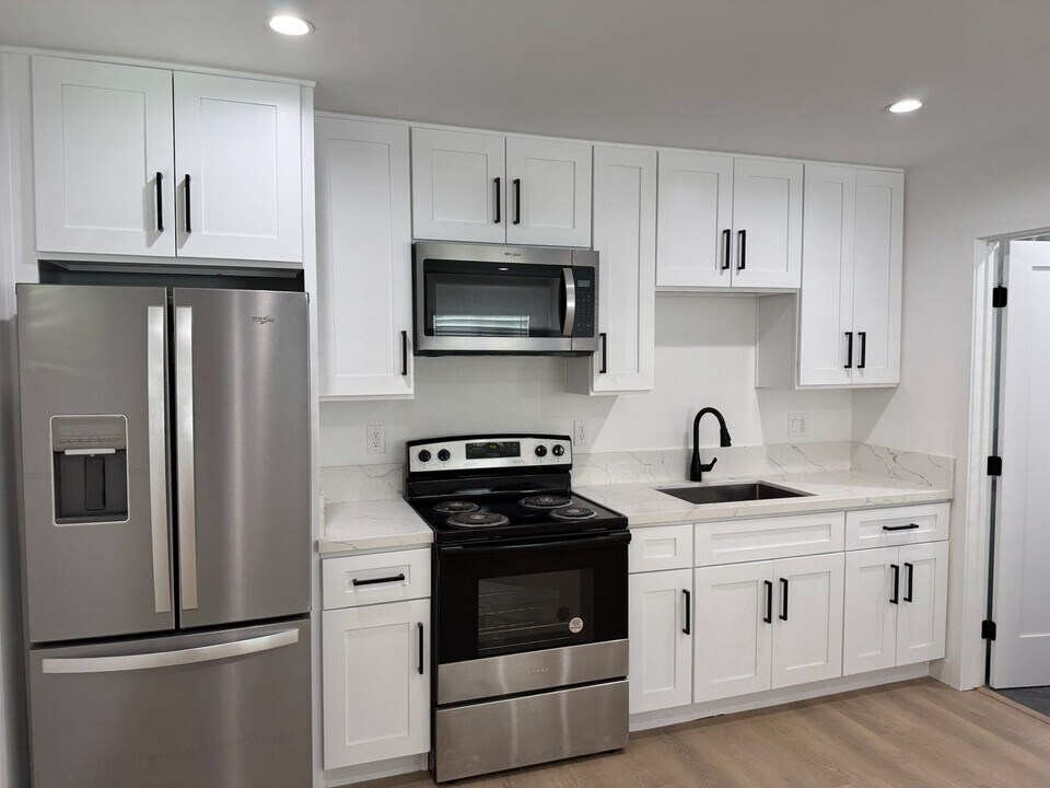 24332-24334 Chestnut St in Santa Clarita, CA - Building Photo