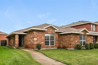 705 Pine Hollow Dr in Desoto, TX - Building Photo - Building Photo