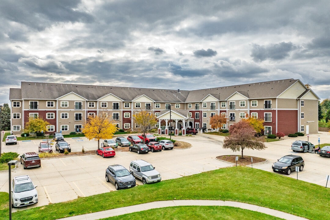 Legacy Manor of Waterloo in Waterloo, IA - Foto de edificio