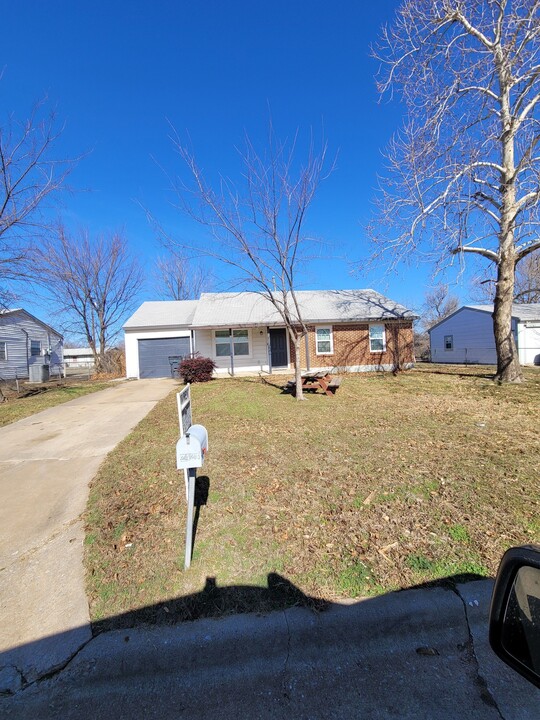 2423 NW 28th St in Lawton, OK - Building Photo