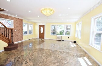 18 Brokaw Ave in Floral Park, NY - Building Photo - Building Photo