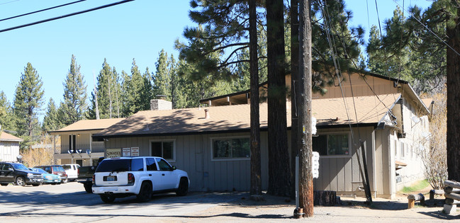 3689 Blackwood Rd in South Lake Tahoe, CA - Foto de edificio - Building Photo