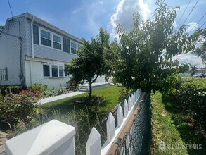 66 Battle Pl in Franklin Township, NJ - Building Photo - Building Photo