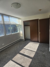 3575 N Oakland Ave in Shorewood, WI - Building Photo - Building Photo