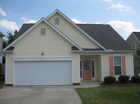 216 Haywood Ln in Clayton, NC - Building Photo
