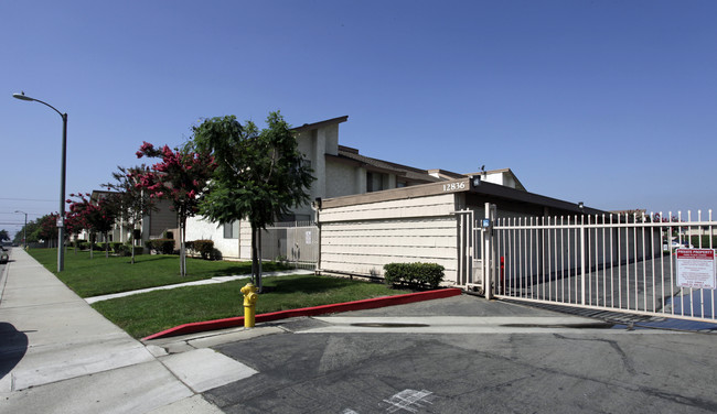 12836 12th St in Chino, CA - Foto de edificio - Building Photo