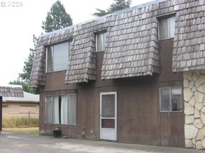 112 Sunset St in Sutherlin, OR - Building Photo - Building Photo