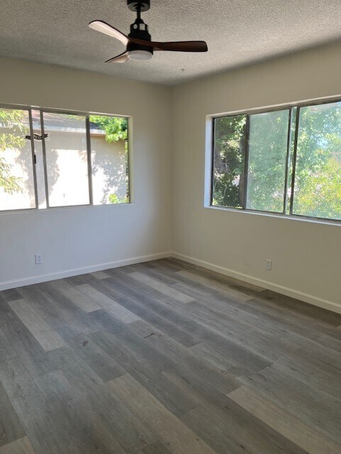 2142 Yosemite Dr, Unit 3