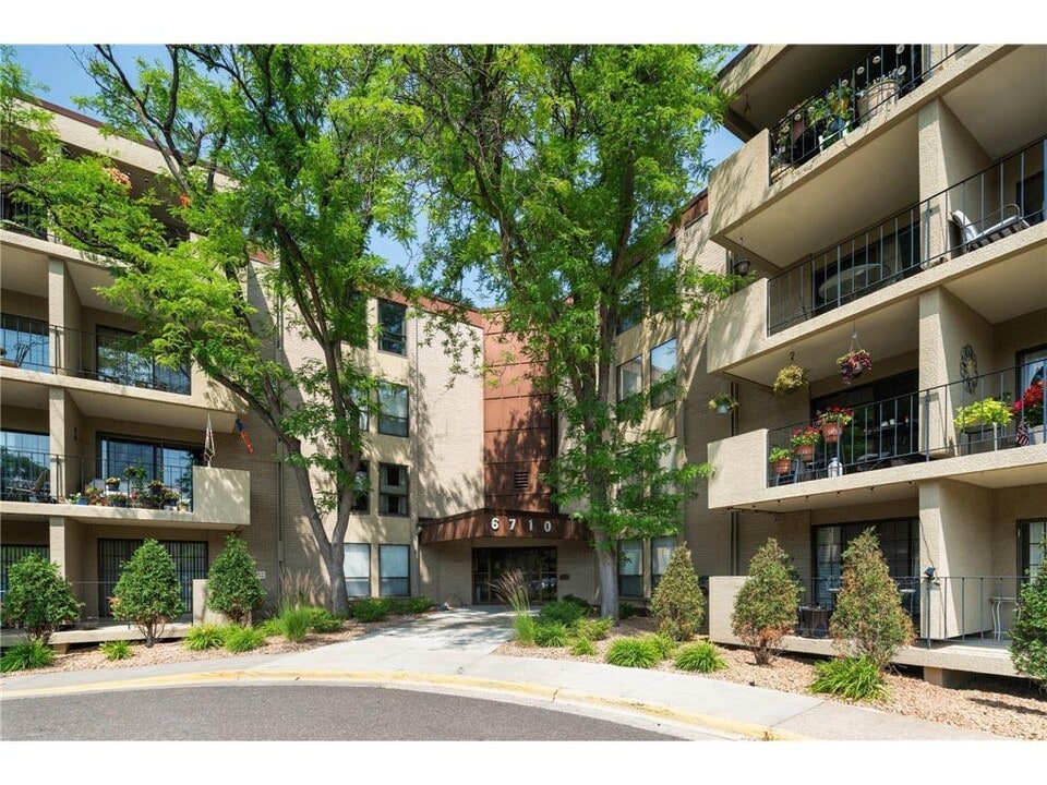 6710 Vernon Ave S-Unit -0403 in Minneapolis, MN - Foto de edificio