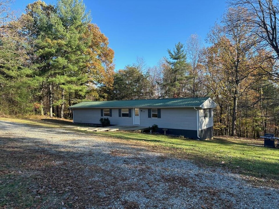 644 Hatchet Creek Ln in Callaway, VA - Building Photo