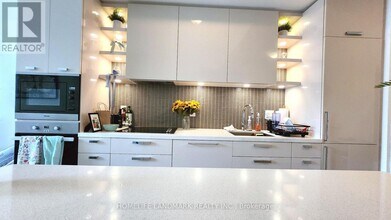 32-332 Davenport Rd in Toronto, ON - Building Photo - Building Photo