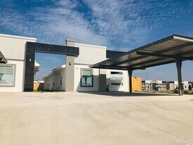 909 W Carmel Ave, Unit 3 in Pharr, TX - Building Photo