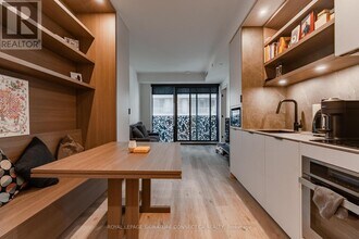 55 Charles St E in Toronto, ON - Building Photo - Building Photo