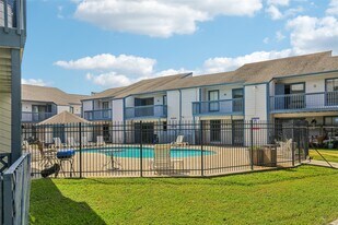 13151 Walden Rd in Montgomery, TX - Building Photo