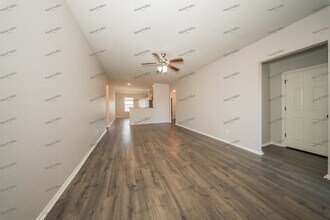 2713 Crystal Pine Dr in Yukon, OK - Building Photo - Building Photo