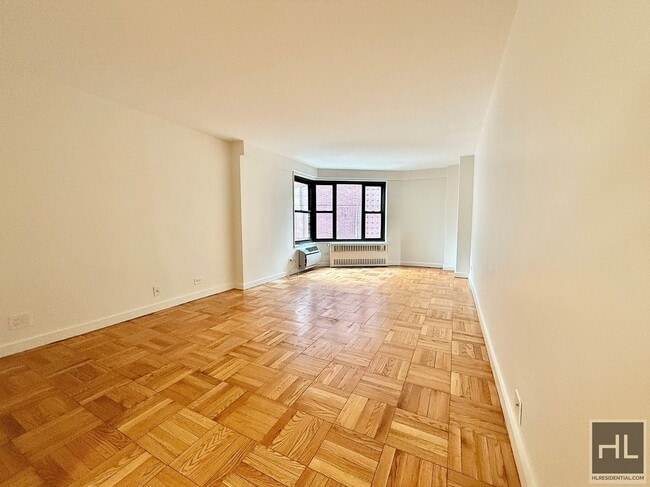 Fourth Avenue, Unit 3E