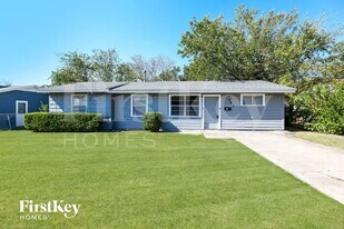 308 Bluebonnet St in Saginaw, TX - Building Photo