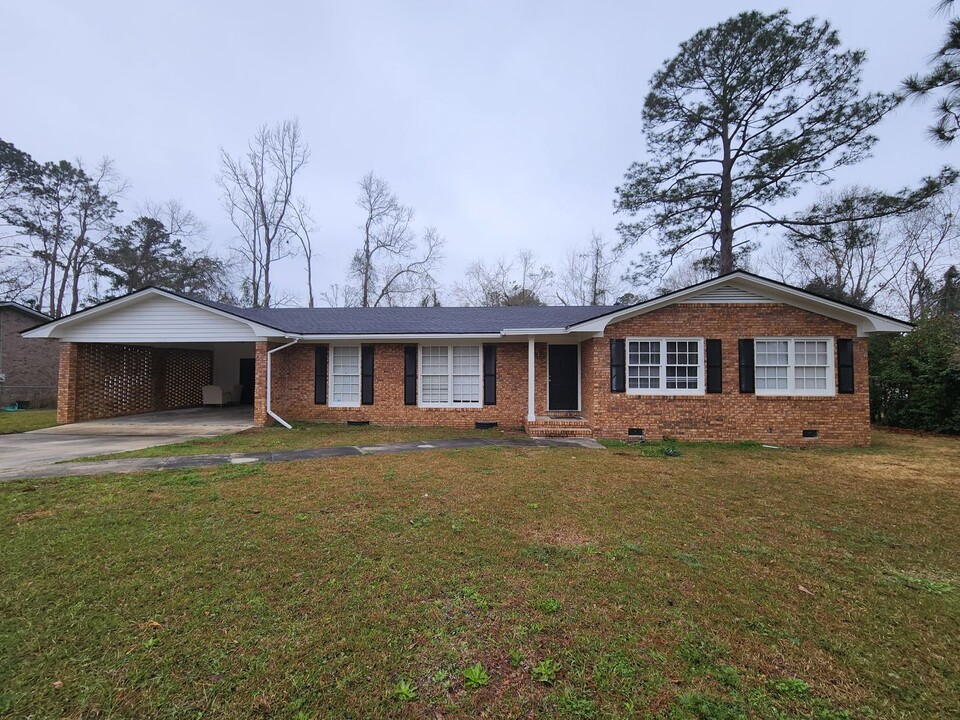 2316 Lakeview Dr in Valdosta, GA - Building Photo