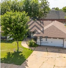 801 Cogswell Cir in Edmond, OK - Foto de edificio - Building Photo