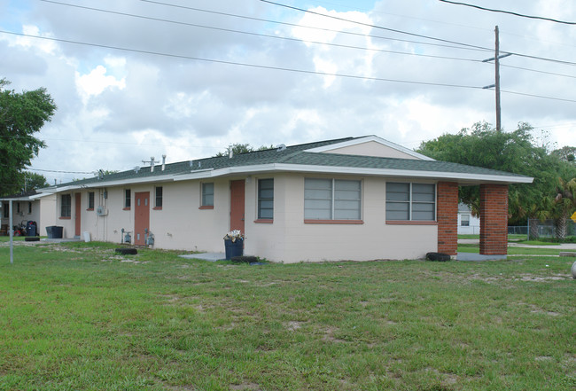 706-708 Blake Ave in Cocoa, FL - Foto de edificio - Building Photo