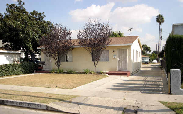 10126 Condon Ave in Inglewood, CA - Foto de edificio