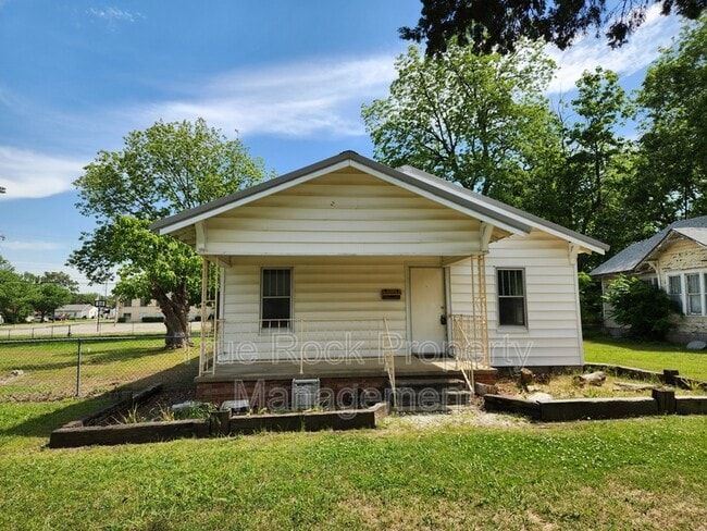 property at 609 W 5th