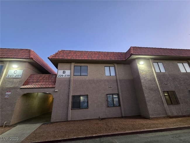 property at 4300 N Lamont St