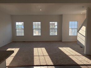 158 Dusky Willow Dr in Reynoldsburg, OH - Building Photo - Building Photo