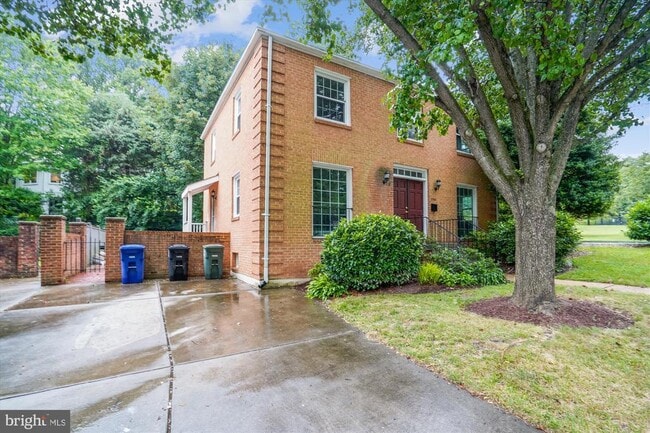 2248 Military Rd in Arlington, VA - Building Photo - Building Photo