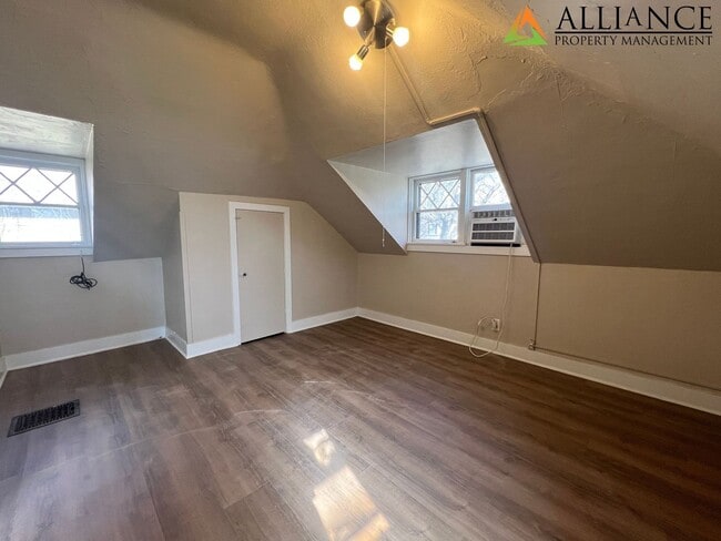 property at 909 Leavenworth St