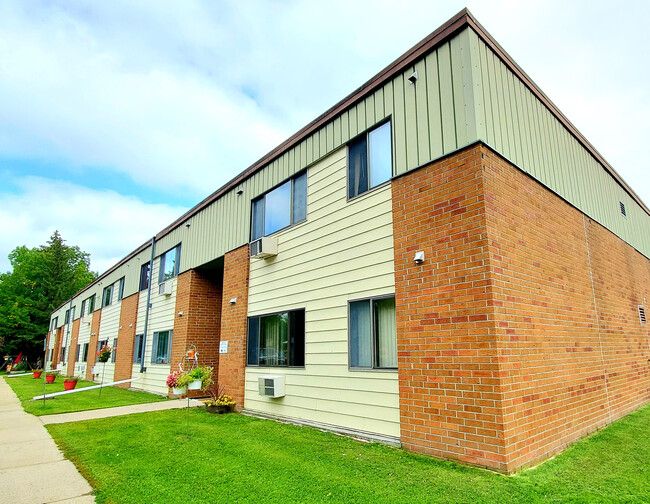 Condor Apartments - Section 8 community in Bigfork, MN - Foto de edificio - Building Photo