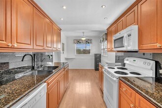 1000 SW 125th Ave in Pembroke Pines, FL - Building Photo - Building Photo