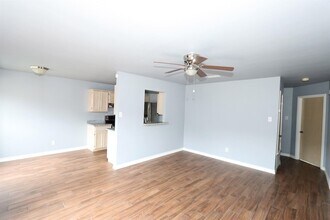 1205 International Blvd, Unit 3 in Laredo, TX - Building Photo - Building Photo