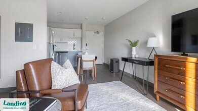 2305 Aaron St, Unit 217 in Port Charlotte, FL - Foto de edificio - Building Photo