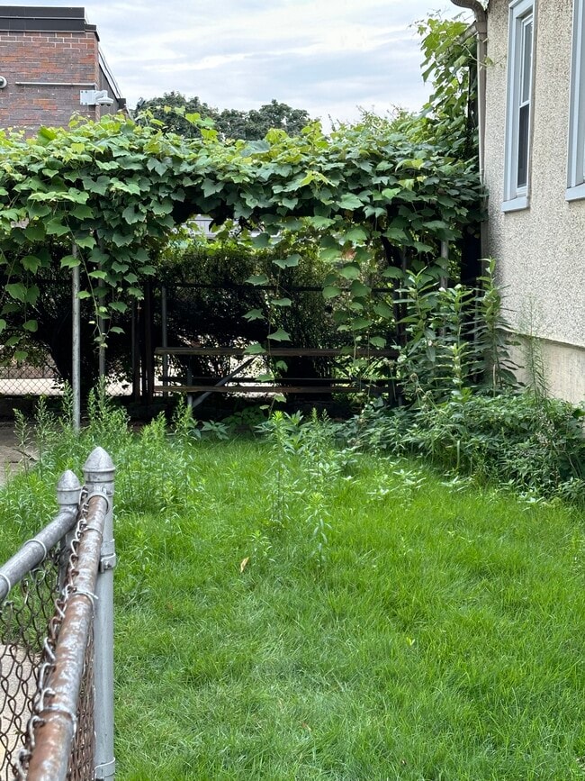 1516 Lee St in Evanston, IL - Foto de edificio - Building Photo