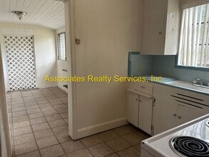 906 NE 9th Ave in Gainesville, FL - Building Photo - Building Photo