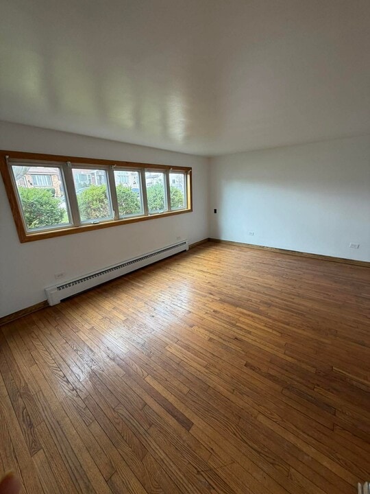 4431 N Newcastle Ave, Unit G in Harwood Heights, IL - Building Photo