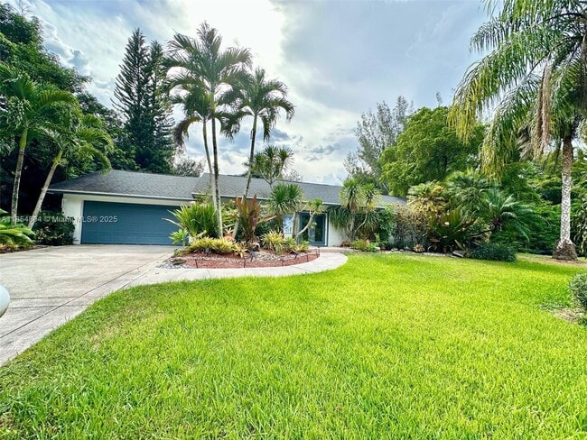 4301 SW 101st Ave in Davie, FL - Building Photo - Building Photo