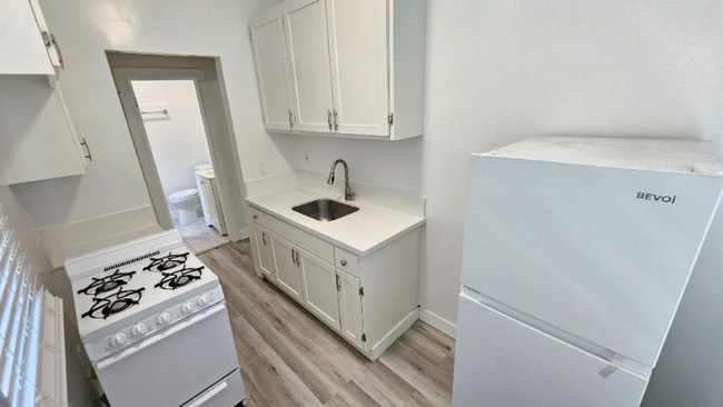 property at 1185 E Vernon Ave