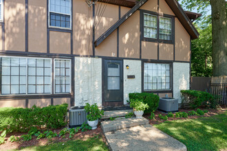 Sterling Square Townhomes in Greece, NY - Foto de edificio - Building Photo