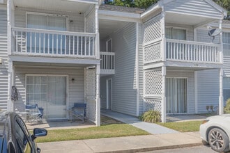 Four Oaks Apartments in Florence, SC - Foto de edificio - Building Photo