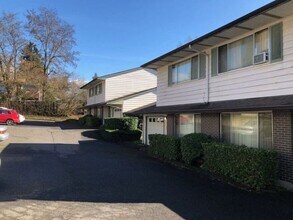 Town Terrace Apartments in Vancouver, WA - Building Photo - Building Photo