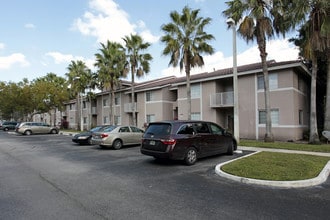 Serenity Palms in Hollywood, FL - Building Photo - Building Photo