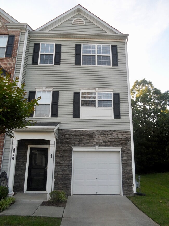 property at 2614 Wyntercrest Ln