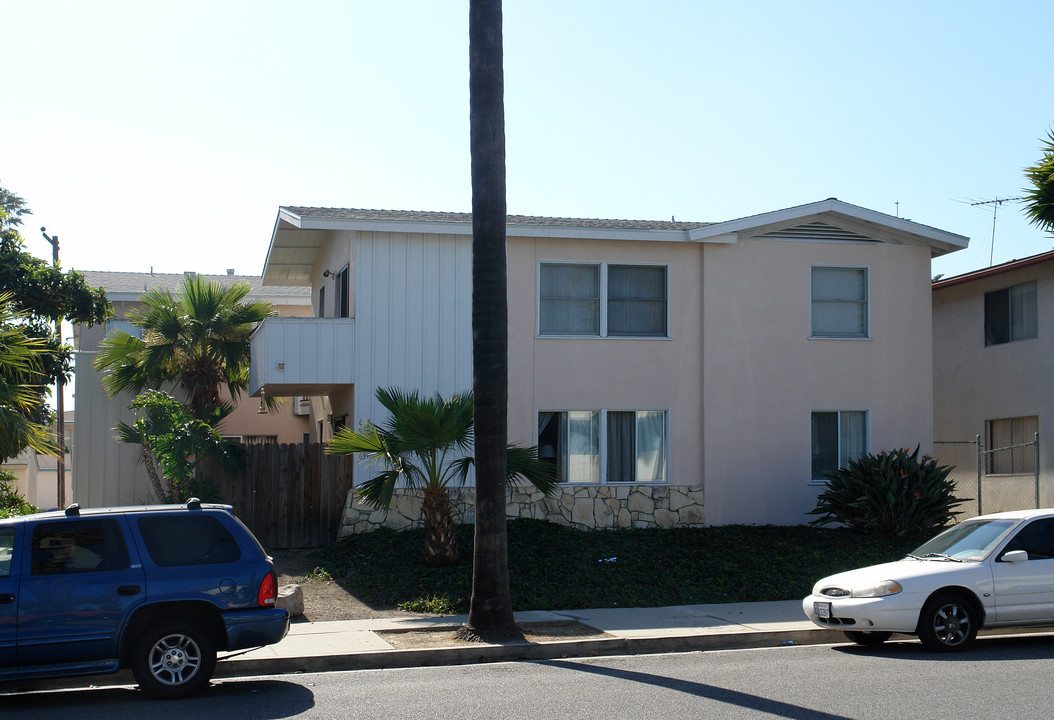 623-633 Kirk Ave in Ventura, CA - Foto de edificio