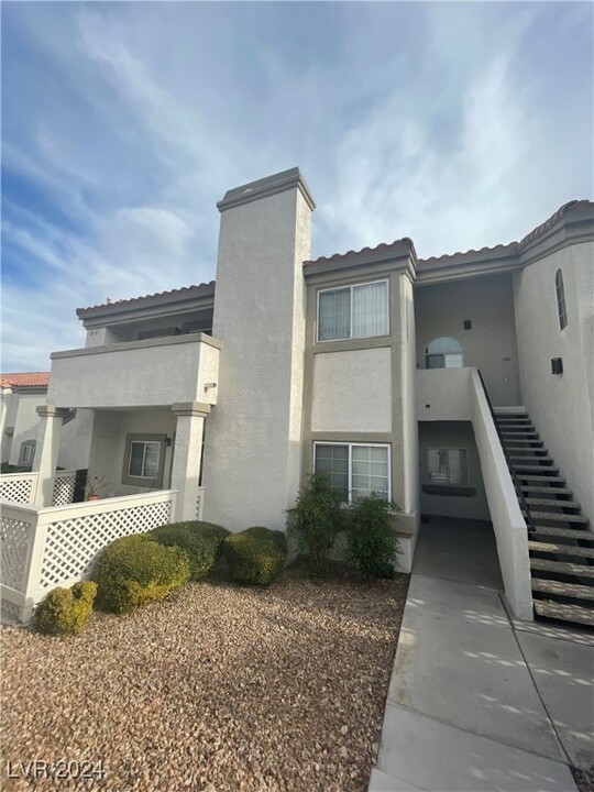 1688 St Malo Way in Henderson, NV - Foto de edificio