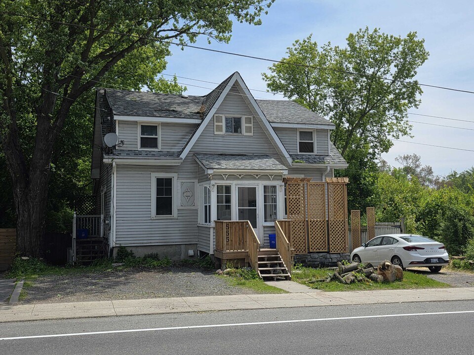 555 Division St in Kingston, ON - Building Photo