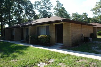 Pinewood Apartments I in Gainesville, FL - Building Photo - Building Photo