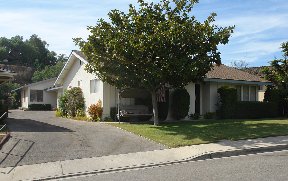 95 N Calle Vista in Camarillo, CA - Foto de edificio